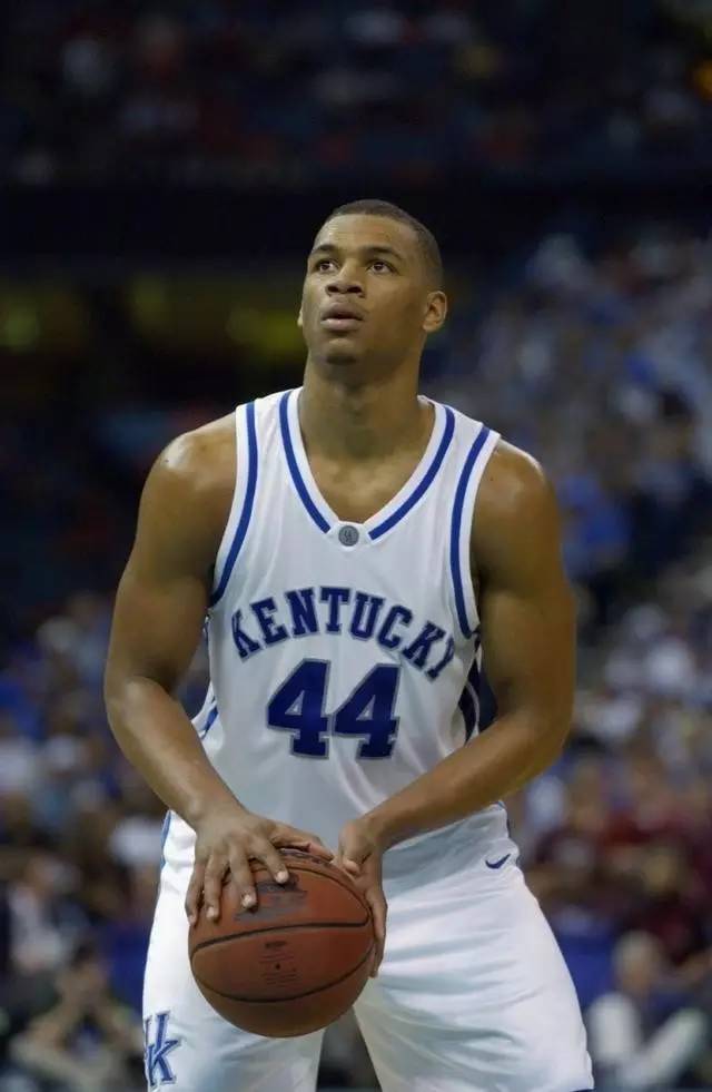 名更靠前 名更靠前