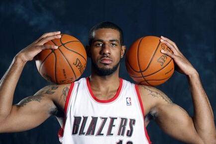 着他的队员 着他的队员