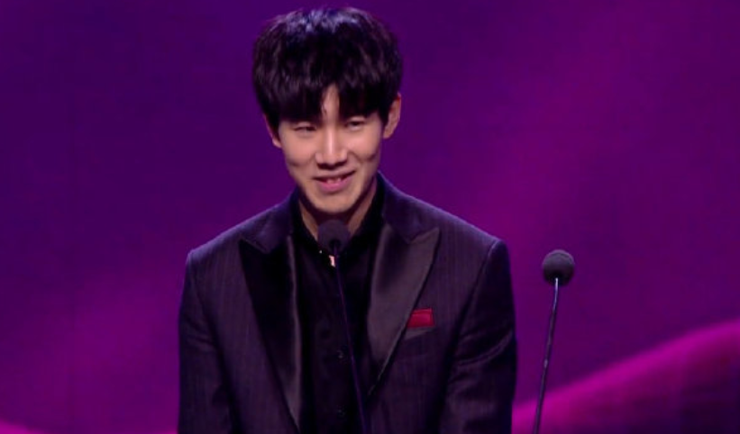 恰好揭示了 恰好揭示了